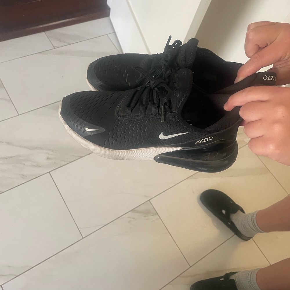 Nike Black and White Athletic Shoes
Air max 27c 6y